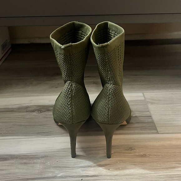 BRAND NEW CATHERINE MALANDRINO BOOTIES - Picture 5 of 5